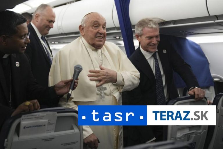 Pápež oslavuje 88. narodeniny; kniha líči, ako naňho chystali atentát