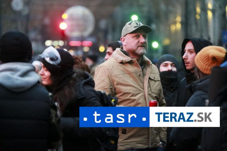 Po demonštrácii v Tbilisi nakrátko zadržali jedného z vodcov opozície