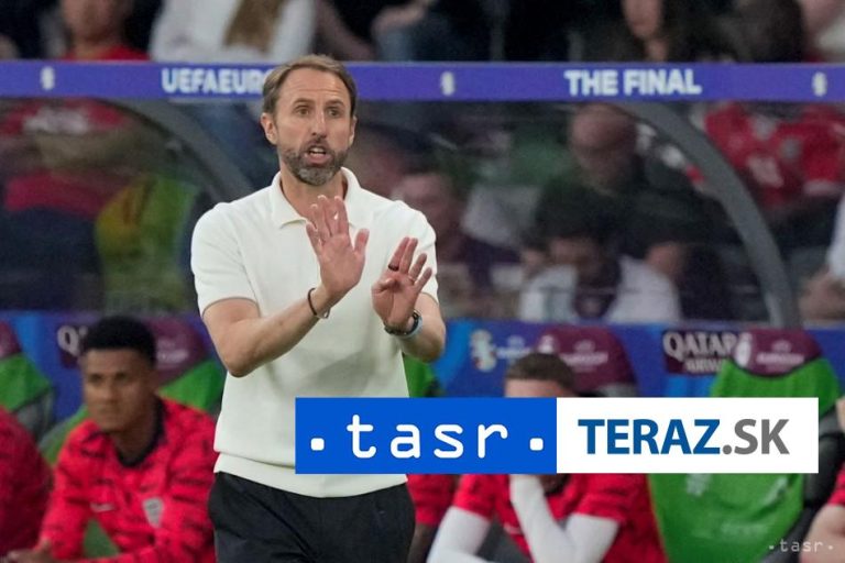 Southgate si prevzal štátne vyznamenie a povýšili ho na rytiera