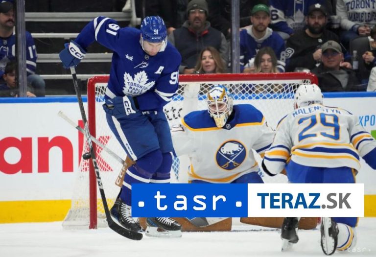 Tavares strelil čistý hetrik ako najstarší hráč v histórii Maple Leafs