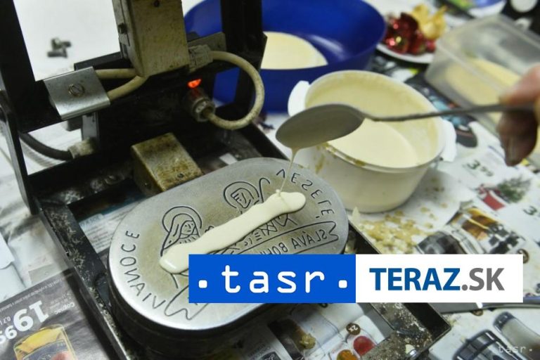 V Selenči si Slováci pestujú tradíciu pečenia vianočných oblátok