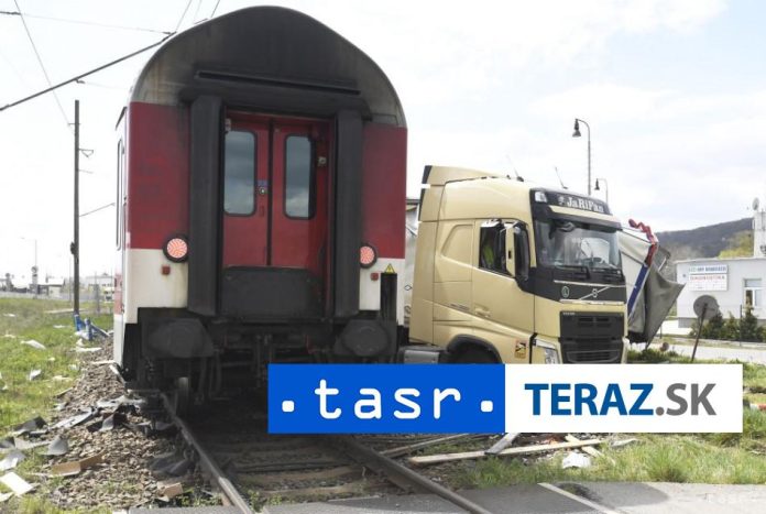 Zrazka-osobneho-a-nakladneho-vlaku-si-vyziadala-dve-obete.jpg