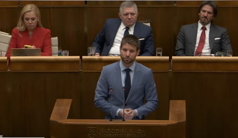 Fico: Ďalšia schôdza o odvolávaní vlády bude možná len vtedy, ak si zabezpečíte …