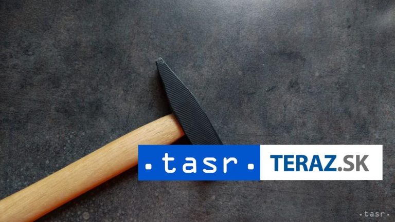 Bývalého maďarského šéfa diplomacie napadol muž kladivom