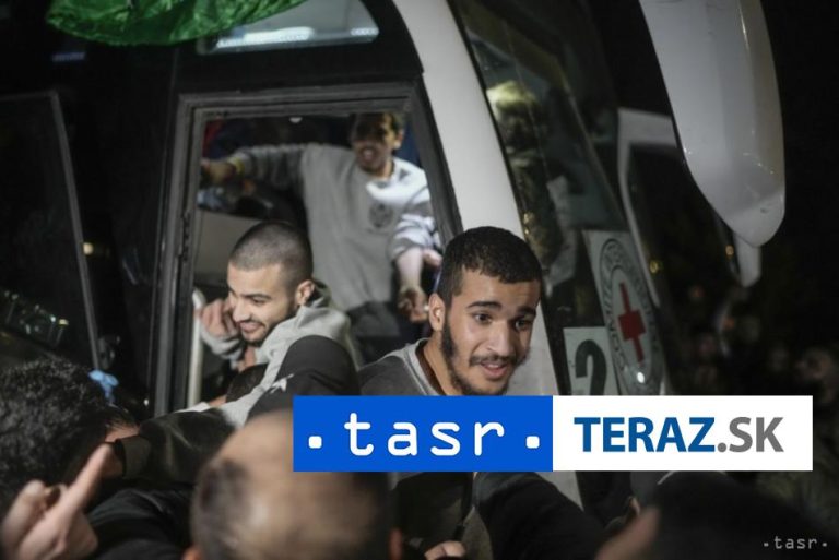 Izrael prepustil 90 palestínskych väzňov výmenou za troch rukojemníkov
