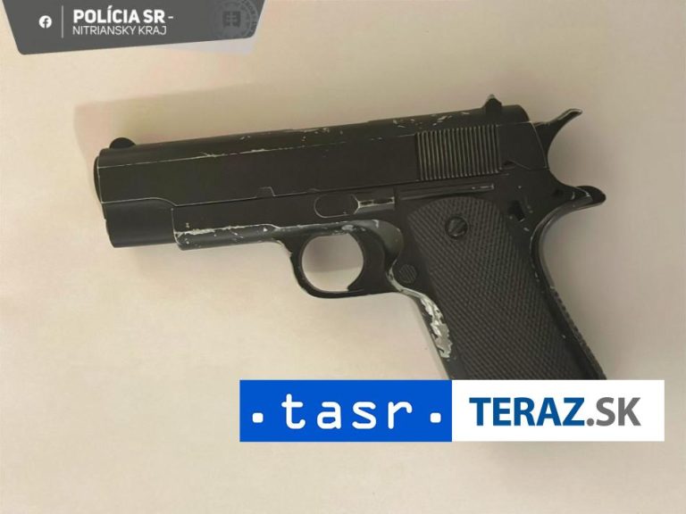 Mladík sa vlámal do dvoch áut a okradol dvoch mužov