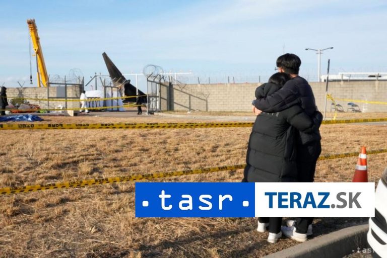 Južná Kórea a USA začali analyzovať údaje z havarovaného lietadla