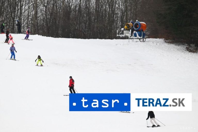 Vysoké teploty obmedzujú lyžovačku, otvorených je 80 stredísk