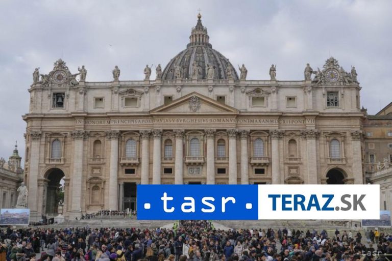 Tieto obrady nasledujú po úmrtí pápeža