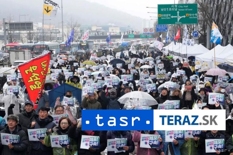 Protikorupčný úrad v Južnej Kórei žiada políciu, aby zatkla prezidenta