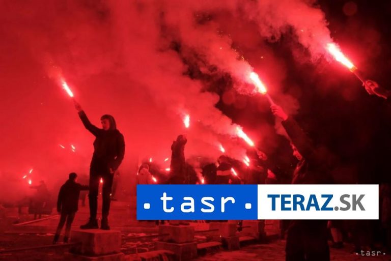 Tisíce ľudí v Čiernej Hore si pripomenuli obete hromadnej streľby