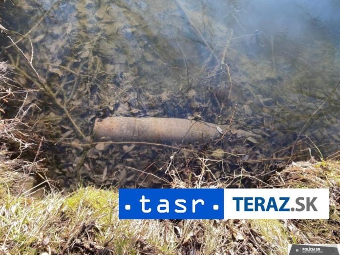 V-jazierku-v-Senkviciach-nasli-granat-z-2-svetovej-vojny.jpg