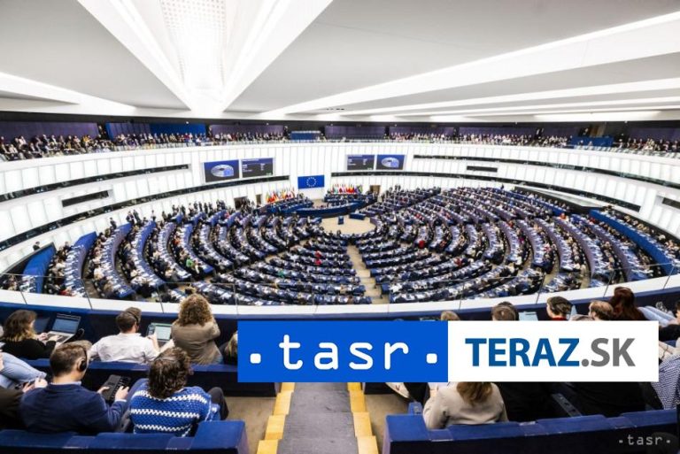 Europoslanci žiadajú 90-percentné zníženie emisií v klimatickom práve
