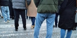 Tisíce fanúšikov protestovali v Lipsku proti novým opatreniam