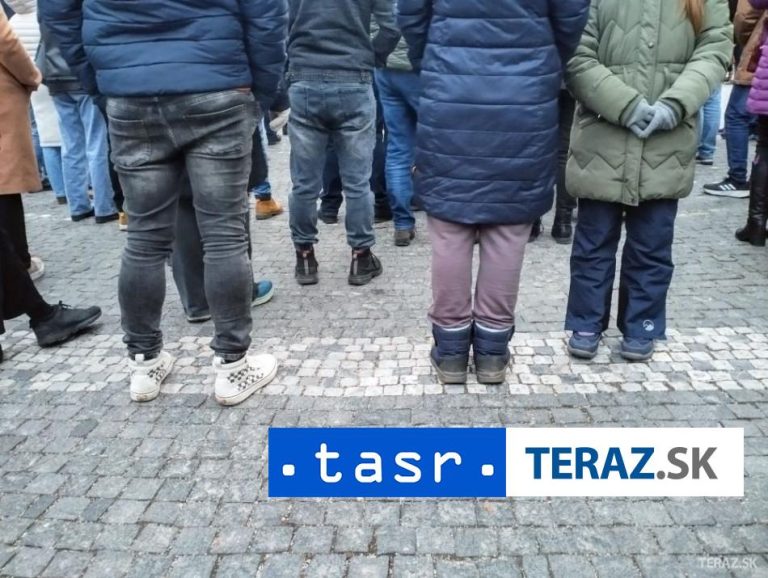 Britskí biskupi sú znepokojení krajne pravicovým zhromaždením