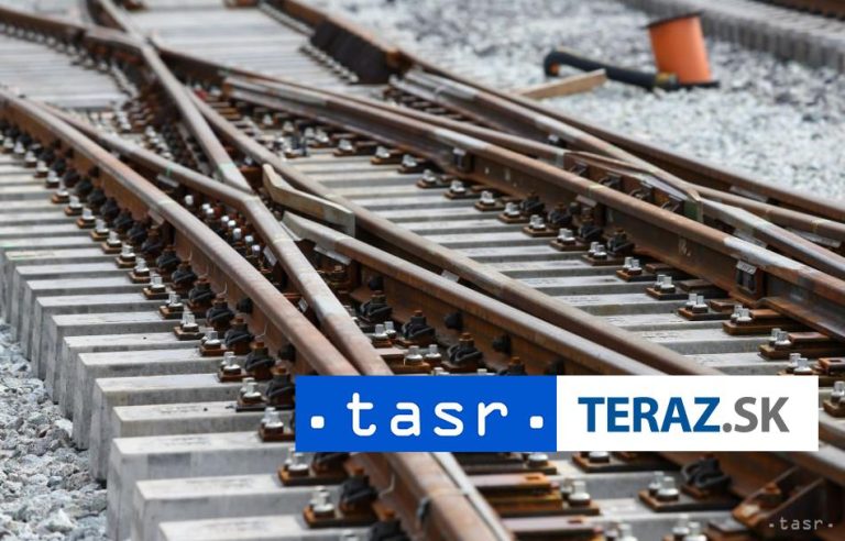 Obnova železničnej trate vo Fiľakove pokračuje
