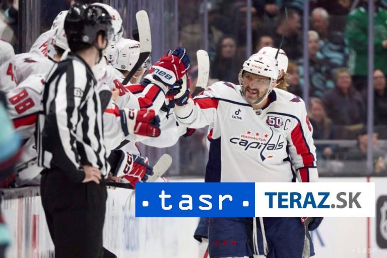 Ovečkin venoval podpísanú hokejku vnukovi Petra Bondru