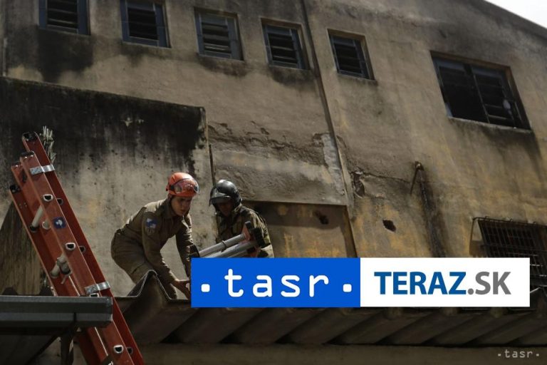 Po požiari továrne na výrobu karnevalových kostýmov zomrel muž