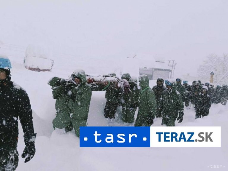 Pod lavínou v Himalájach uviazlo 41 robotníkov