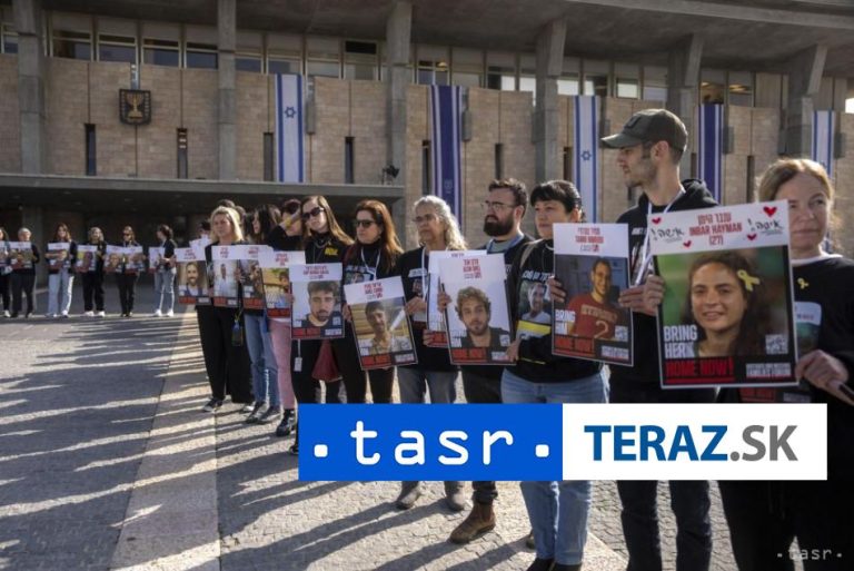 Rodiny rukojemníkov Hamasu zvolali protesty