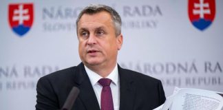 SNS vyzvala Šaška, aby nezakazoval jednorazové elektronické cigarety