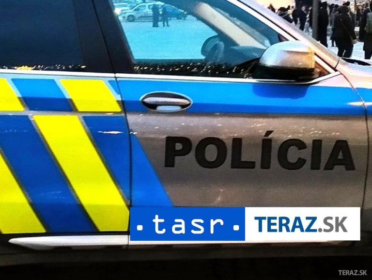 NEHODA PRI BECKOVE: Na mieste zasahujú hasiči