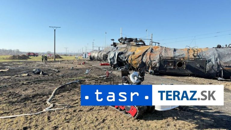 Hasiči aj vo štvrtok pomáhali po požiari v obci Hustopeče nad Bečvou