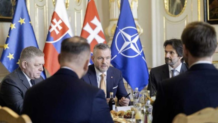 Koalícia i opozícia odmietajú vyslanie vojakov SR na Ukrajinu, uviedol preziden…