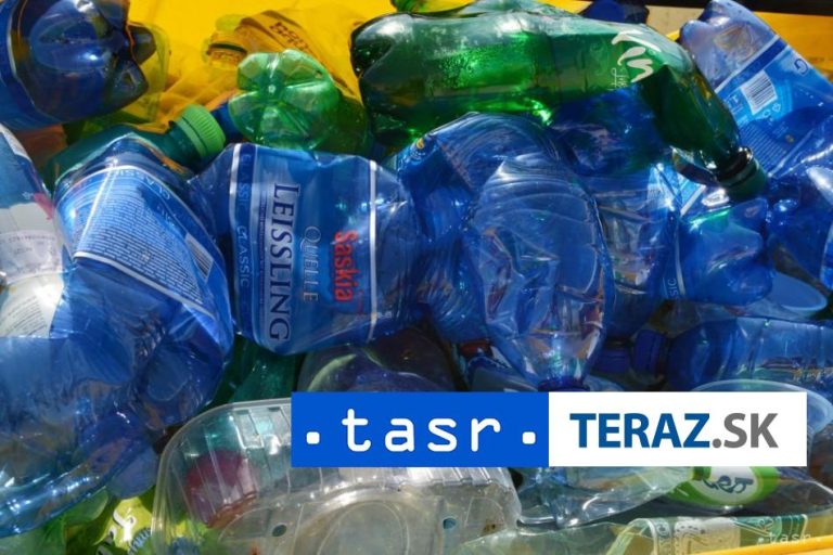 Množstvo plastového odpadu na plážach vzrástlo o desatinu