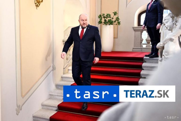 Prezident v stredu vymenuje Huliaka za ministra cestovného ruchu