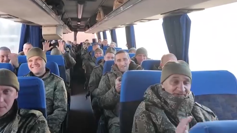 Rusko vracia 246 vojakov z ukrajinského zajatia – ministerstvo obrany