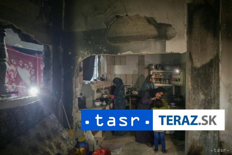 Šéf egyptskej diplomacie vyzval na plnenie dohody o prímerí v Gaze