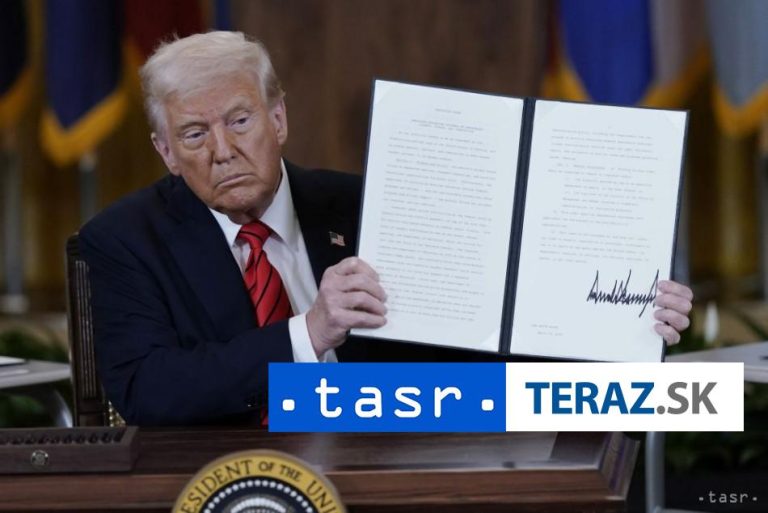 Trump nariadil potrestať právnické firmy žalujúce jeho administratívu