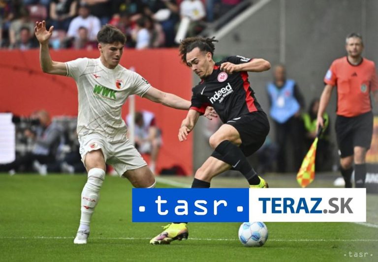 Augsburg remizoval v súboji s Eintrachtom Frankfurt