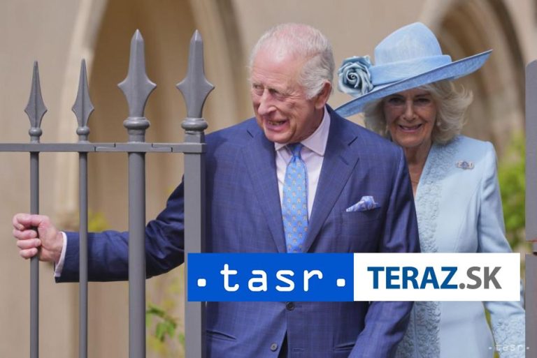 Britský kráľ a kráľovná pozdravili dav ľudí po veľkonočnej bohoslužbe