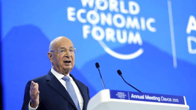 Davos Unmasked: Turmoil & Scandal Jolt Svetové ekonomické fórum