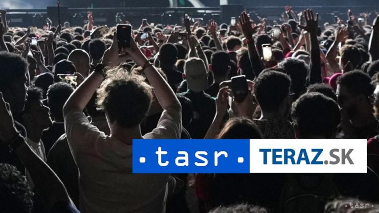 Fanúšikovia Oasis prišli pri podvodoch o vyše dva milióny libier