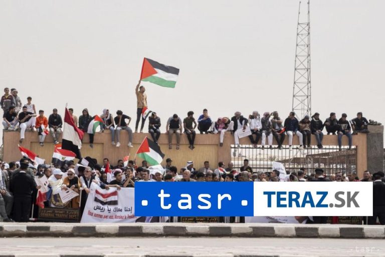 Macron navštívil mesto Ariš neďaleko Gazy, aby vytvoril tlak na Izrael