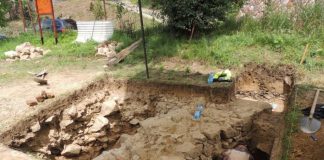 Zosuv pôdy v bani na ťažbu zlata si vyžiadal viac ako 100 životov