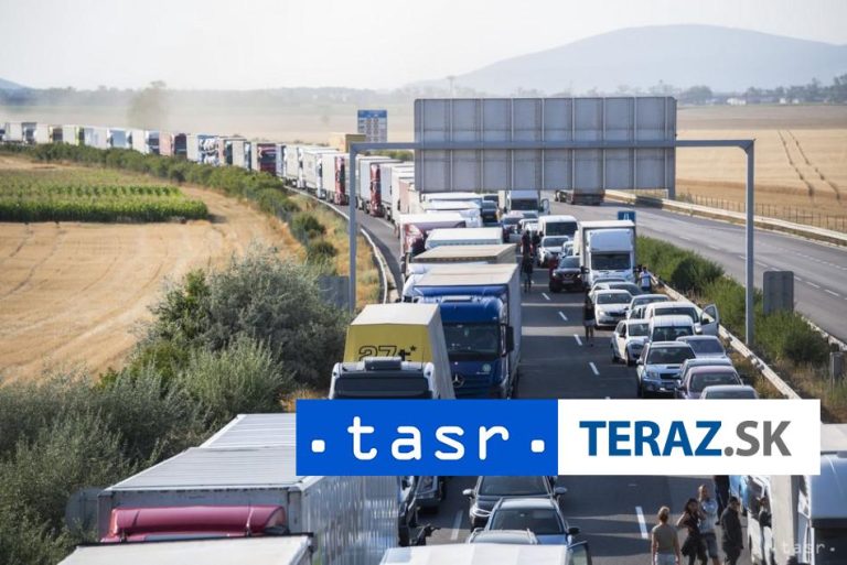 Na diaľnici D2 sa pred maďarskými hranicami tvorí rozsiahla kolóna