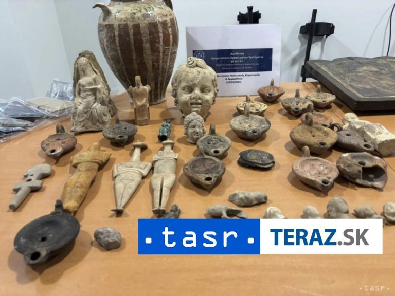 Polícia zatkla šiestich ľudí pre podozrenia z pašovania starožitností
