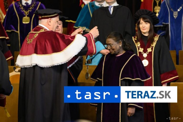 Prezidentka Murmúová si na UKF prevzala titul doctor honoris causa