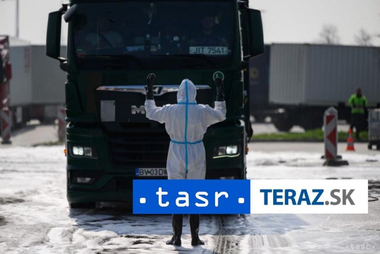 Uzavretých je 16 priechodov s Maďarskom a jeden s Rakúskom