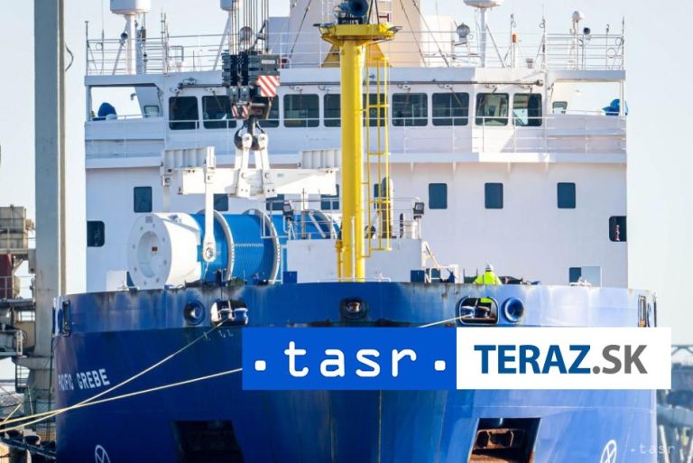 V Nemecku zakotvila prvá loď s jadrovým odpadom z Veľkej Británie