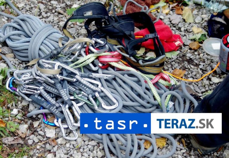 Dvaja horolezci zomreli pri výstupe na horu Ama Dablam