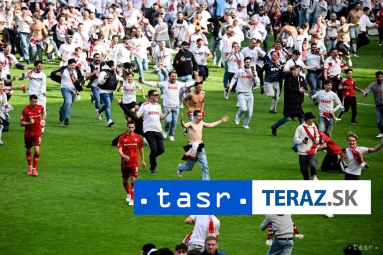 Kusy trávnika z kolínskeho štadióna sú po postupe na predaj