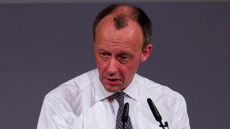 Merz hovorí, že plánuje hovoriť s Trumpom pred svojím potenciálnym telefonátom s Putinom