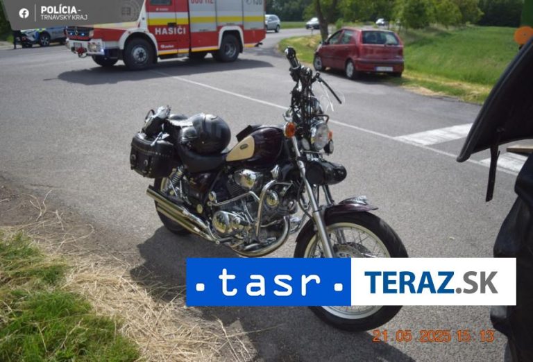 Motorkár počas predbiehania nabúral do traktora