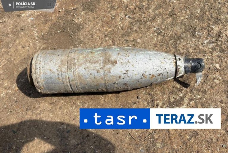 Pracovník našiel pri triedení kovového odpadu vojenskú muníciu