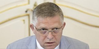 Premiér zvolal na pondelok ráno mimoriadne zasadnutie vlády